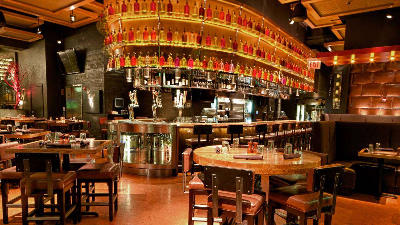 State and Lake Chicago Tavern Dining Area